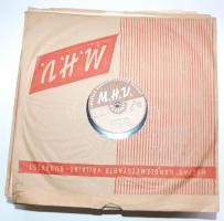 cca 1950 26db régi bakelitlemez, többségük a Magyar Hanglemezgyártó Vállalat kiadása /
Old Hungarian...