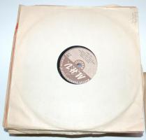 cca 1950 26db régi bakelitlemez, többségük a Magyar Hanglemezgyártó Vállalat kiadása /
Old Hungarian...