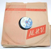 cca 1950 26db régi bakelitlemez, többségük a Magyar Hanglemezgyártó Vállalat kiadása /
Old Hungarian...