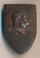 Osztrák-Magyar Monarchia 1914-1915. 4. Hadsereg bronzolt hadifém jelvény, hátoldalán "Gurschner Wien" jelzéssel (39x25mm) T:2 Austro-Hungarian Monarchy 1914-1915. "Feldzug 4. Armee / VIRIBVS VNITIS" badge. Sign.: Bildhauer Gurschner (39x25mm) C:XF