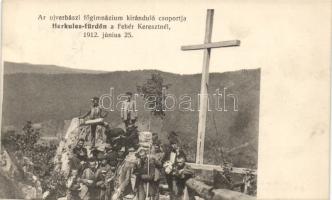 Herkulesfürdő Fehér kereszt, az újverbászi főgimnázium kiránduló csoportja / Újverbász school trip to the White cross 1912