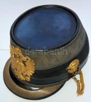 XIX. sz vége: Osztrák tüzértiszt eredeti sapkája, fém tölténytartója, hiányos bőröve csatokkal. Jó á...