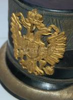 XIX. sz vége: Osztrák tüzértiszt eredeti sapkája, fém tölténytartója, hiányos bőröve csatokkal. Jó á...
