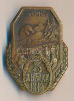 Osztrák-Magyar Monarchia 1914-1915. "Kárpátok 3. Hadsereg 1914-15" tombak sapkajelvény (40x28mm), hátoldalán "Entw.F.Swoboda, Bildh.Gurschner Wien VII/2" jelzéssel (39x25mm) T:2(tű letört) Austro-Hungarian Monarchy 1914-1915. "3. Armee / Karpathen Durchhalten" tombac cap badge (40x28mm) Sign.: Entw.F.Swoboda, Bildh.Gurschner Wien VII/2 (39x25mm) C:XF(pin missing)