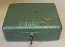 Régi pénzkazetta kulccsal /
Old large money box with keys 30x24x11cm
