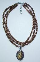 3 soros édesvízi tenyésztett gyöngy nyaklánc ezüst (Ag) szerelékkel és ezüst-rubin-markazit-tengeri csiga medállal / Cultured pearl necklace with silver accesories and silver-ruby-marcasite-sea snail medal