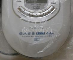 Kis bolha tétel: fényképezőgép, laptop hűtő, fényképezőgép állvány, CD.walkman, diktafon