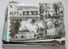 272 db modern képeslap, főként NDK-s városképes lapok, köztük néhány üdvözlő lap és egyéb városképes lap