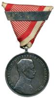 1917. "Ezüst Vitézségi Érem I. osztálya, ismételt adományozás" kitüntetés. Szign.: KAUTSCH (40mm/18.24g) T:2- / Hungary 1917. "Medal for Bravery, silver medal I class" on wartime ribbon with second-award bar. Sign: KAUTSCH (40mm/18.24g) C:VF