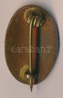 ~1920-1944. zománcozott ovális Vöröskereszt jelvény a Horthy-korszakból T:2 repedezett zománc