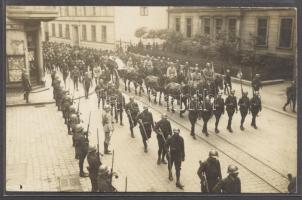 1921 Monta Legre a francia hadsereg meggyilkolt tisztjének temetési menete Gliwicében. / 1921  Gliwice funeral of French army commander Monta Legre (27th BCA.) murdered in Bytom. real photo postcard