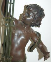 Aug Moreau jelzéssel: Órát tartó kisfiú, bronzírózott műanyag,78 cm-es magassággal, működőképes óráv...