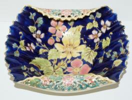 XIX. század második fele: Kézzel festett, aranyozott, kobalt kék alapon virágokkal díszített Zsolnay...