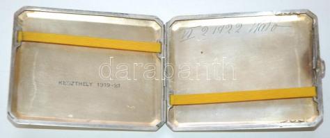 cca 1900 Ezüst (Ag) cigarettatárca monarchiabeli 800/1000-es tisztaságjelzéssel, belül aranyozással,...