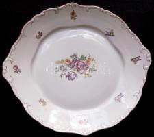 Vegyes porcelán tétel jobb darabokkal, benne Herendi cipőcske, Zsolnay salátástál, Hollóházi porcelá...