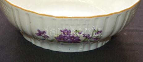 Vegyes porcelán tétel jobb darabokkal, benne Herendi cipőcske, Zsolnay salátástál, Hollóházi porcelá...