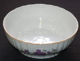 Vegyes porcelán tétel jobb darabokkal, benne Herendi cipőcske, Zsolnay salátástál, Hollóházi porcelá...
