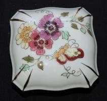 Kézzel festett sorszámozott virágokkal díszített jelzett Zsolnay porcelán bonbonier / Handpainted numbered Zsolay chinaware bonbonier 8x8cm