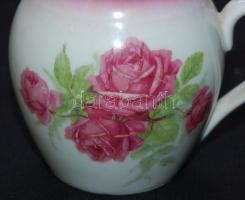 Cca 1800 Kézzel festett rózsával díszített fajansz tejes kancsó, jelzett, kisebb hibákkal 14 cm /
Ha...