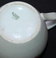 Cca 1800 Kézzel festett rózsával díszített fajansz tejes kancsó, jelzett, kisebb hibákkal 14 cm /
Ha...