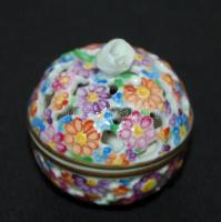 Kézzel festett áttört Herendi porcelán bonbonier virág alakú fogantyúval hibátlan állapotban /
Handp...