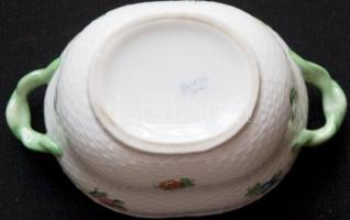 Kézzel festett számozott virágokkal díszített jelzett Herendi porcelán bonbonier rózsás fogantyúval ...