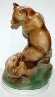Kézzel festett birkózó medvéket ábrázoló nagyméretű jelzett Zsolnay porcelán figura /
Handpainted Zs...