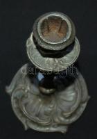 Cca 1880 Dekoratív öntött vas gyertyatartó, alján pecsét, 21 cm