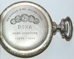 Cca 1907  Doxa zsebóra, fém, másodperc mutatós, hátoldalán vízilabdázók, müködőképes, sérült számlap...