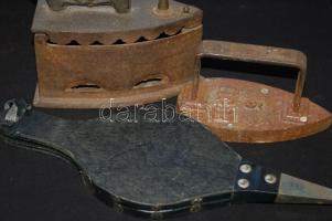 Kis bolha tétel: régi szenes vasaló, régi öntöttvas úti vasaló, bőr-fa fújtató szegecsekkel