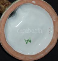 Izsépy kerámia : Alvó vadász, mázas kerámia, jelzett, apró restaurálás, magasság: 16 cm, szélesség 1...