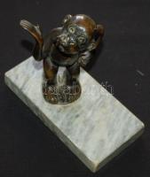 Ismeretlen alkotó: Art deco legyet csapó majom, bronz, márvány talapzaton, 12 cm, jó állapotban