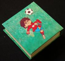 Minikönyv: Világbajnokságok zöld gyepen. H.n., 1982, Ifjúsági Lapkiadó Vállalat Ságvári Endre Könyvs...