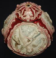 cca 1890 Kézzel festett, aranyozott, számozott, jelzett majolika petróleumlámpa-alj puttókkal /  Hand painted, numbered and marked maiolica lampshade for oil lamp 19cm