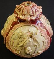 cca 1890 Kézzel festett, aranyozott, számozott, jelzett majolika petróleumlámpa-alj puttókkal / 
Han...