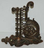 Díszes öntöttvas falikar /  Decorative iron hanger 18x17cm