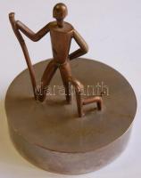 Tevan jelzéssel kis doboz, ezüstözött sárgaréz, magasság: 11 cm