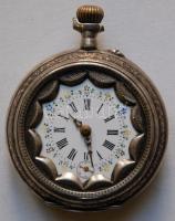 cca 1900 Ezüst (Ag) zsebóra festett porcelán számlappal, a hátlapján a Monarchia 750/1000 oroszlánfe...