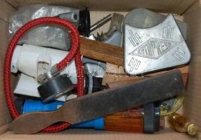 Kis doboznyi (20×35) cm, MÁV-val kapcsolatos holmik