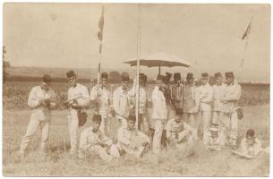 1905 Hadgyakorlatozó katonák fotólap. A szövegben utalás a véres csütörtökre / k.u.k. soldiers on manuevre