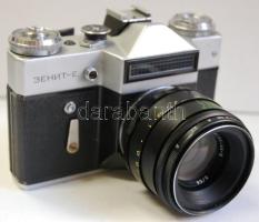 Zenit-E típusú fényképezőgép Helios 44-2 2/58mm objektívvel saját tokjában / Zenit-E photo camera with Helios 44-2 2/58mm lens  in original leather case