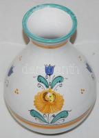 2 db Kézzel festett virágokkal díszített kerámia váza jelzés nélkül (egyik repedt) /
Handpainted cer...