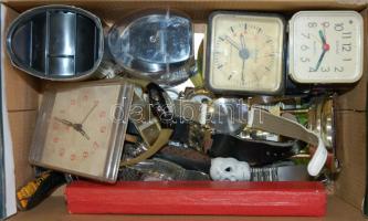 Nagy vegyes óra tétel: karórák, alkatrészek, óratartók, ébresztőórák, stb