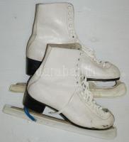 41-es méretű műkorcsolya élvédőkkel