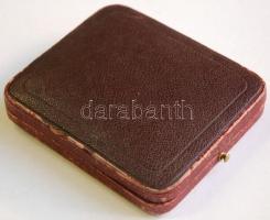 cca 1920 Longines svájci ezüst (Ag) zsebóra elegáns niello-díszítéssel, duplasoros porcelán számlapp...