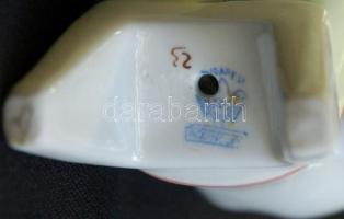 Aquincum porcelán kislány a macijával, jelzett, hibátlan állapot /
Aquincum chinaware girl in flawle...