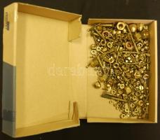 Sárgaréz csavarok, kiváló alapanyag restaurátoroknak / 
A box of brass screws, 1,26kg