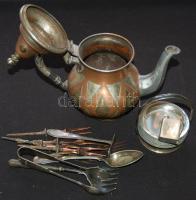 Kis bolha tétel fém konyhai eszközökkel: réz kiöntő, cukorcsipesz, Berndorfi ezüstözött villa, réz villák stb.