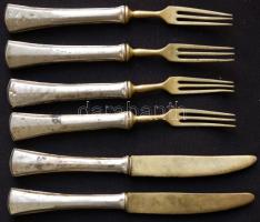 1872-1922 Ezüst (Ag) nyelű réz evőeszközök (4db villa, 2db kés) a Monarchia 800-as, "kutyafejű" tisztaságjelével ellátva /  Brass cutlery (4 forks and 2 knives) with silver handle hallmarked by the Austro-Hungarian Empire (800 fineness) 16cm, br: 153gr
