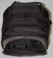 Azona márkájú háromrekeszes hátizsák laptoptartóval, párnázott vállpánttal, használatlan / 
Azona ba...